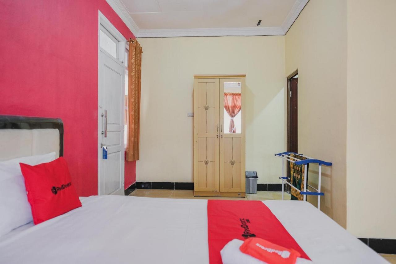 Reddoorz Syariah Near Kebun Raya Liwa Hotel Negarabatin Kültér fotó